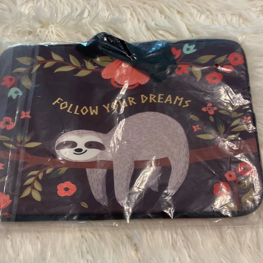15” Laptop cover / bag Sloth Fallow your dreams so cute brand new